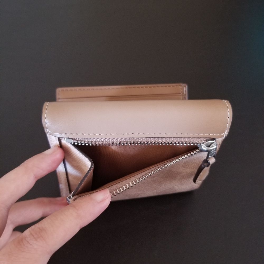 Coach Wallet - Picture 6 of 7
